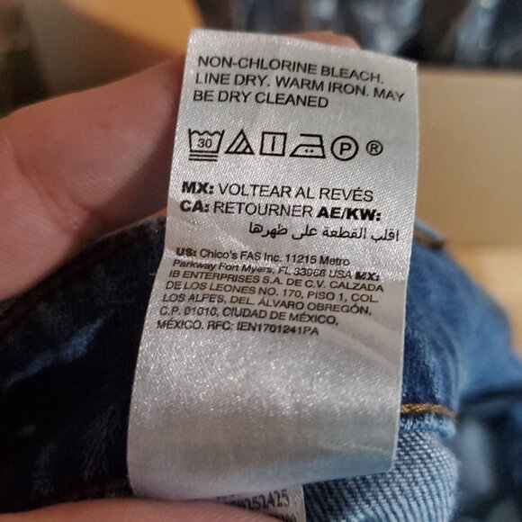 Chicos Jeans Women’s Size 2 US 12 Blue Wide Leg Crop Button Fly Frayed Hem - Picture 5 of 13